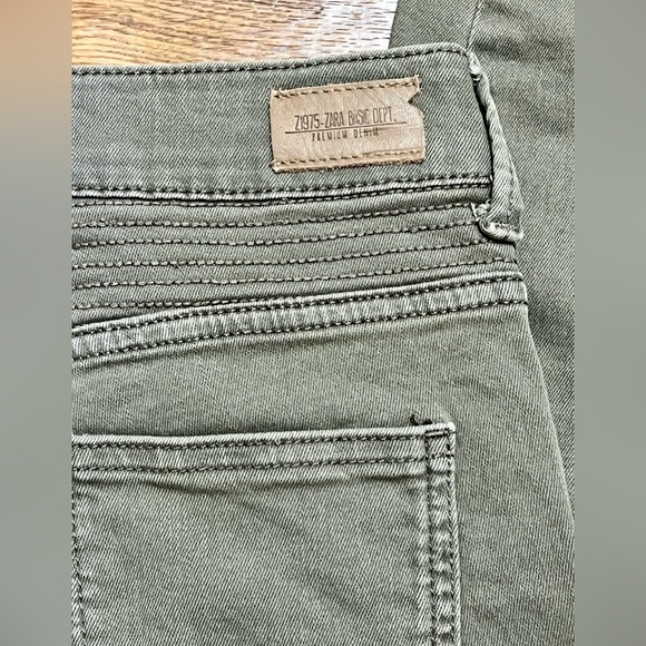 Zara olive green jeans, zipper detail. Size 2. Excellent condition - Picture 10 of 10